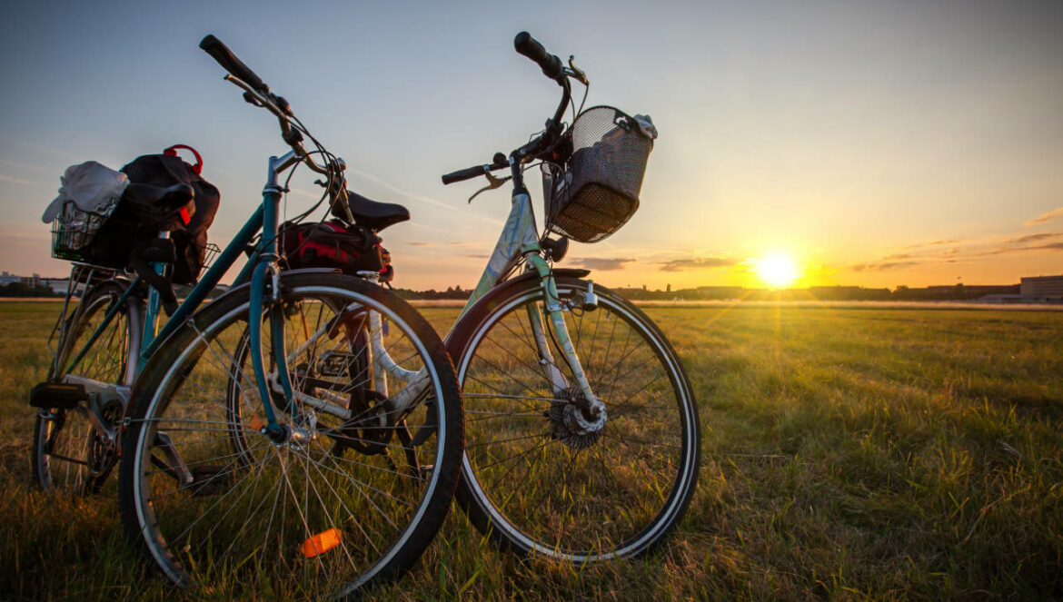 Fahrräder im Sonnenuntergang